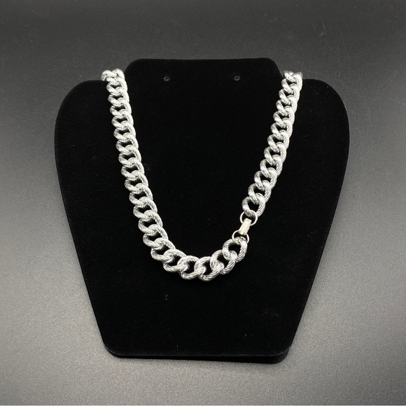 Textured Silver Tone Curb Chain Bulky Vintage Necklace - Picture 2 of 9